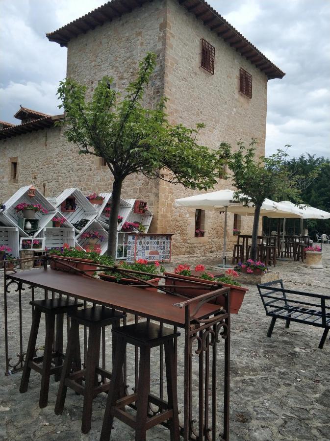 Posada Torre Palacio La Taxuela Villanueva la Lastra 外观 照片