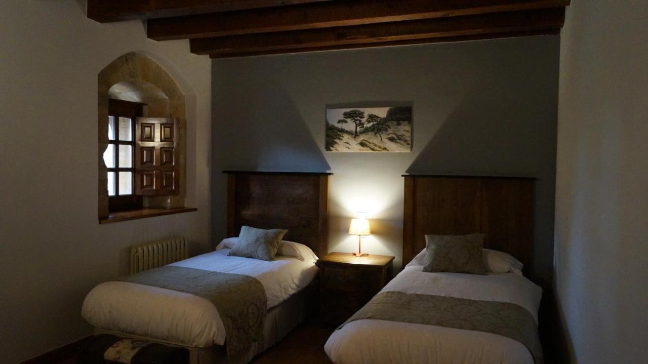 Posada Torre Palacio La Taxuela Villanueva la Lastra 外观 照片